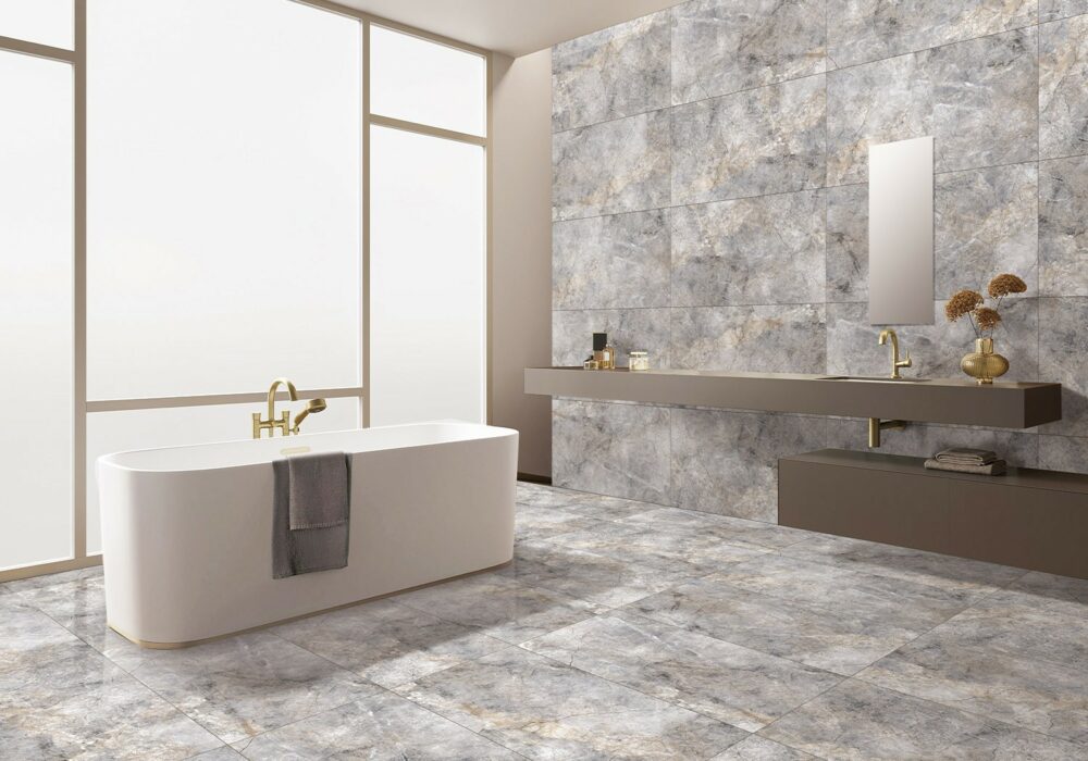 Carrelage Omega 60x120 gris brillant avec veines noires et une veine dorée décorative.