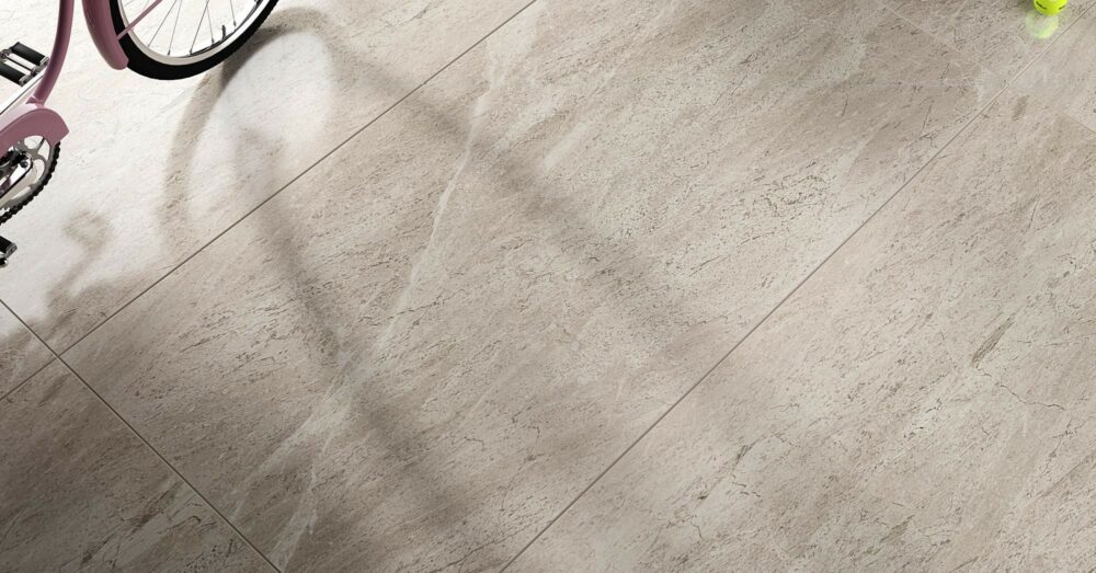 Carrelage Tundra 60x120 brillant avec effet pierre naturelle et teinte café clair